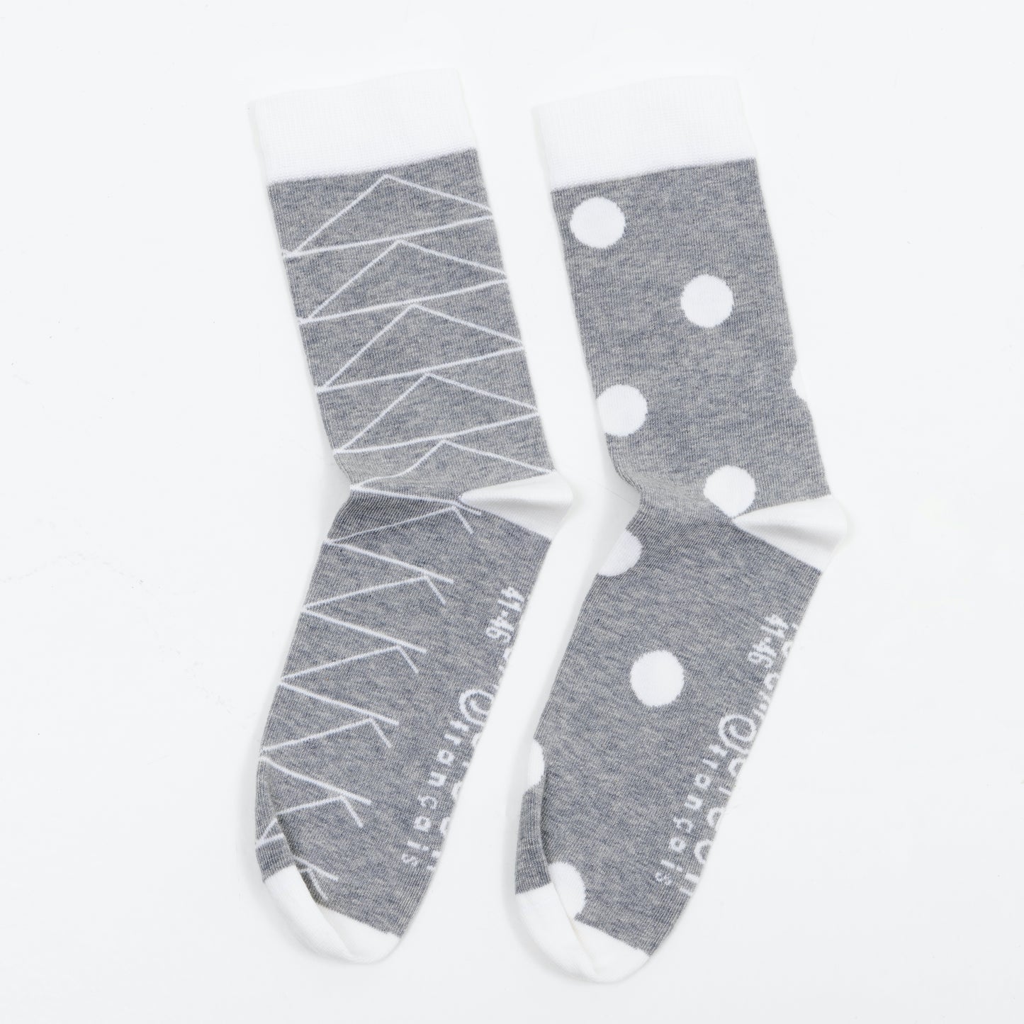 Chaussettes dépareillées grises coton BIO pour un look élégant et décalé