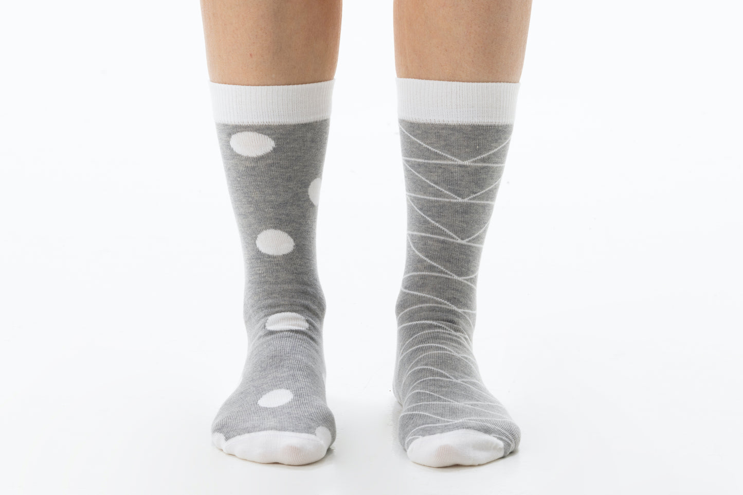 Chaussettes dépareillées grises coton BIO pour un look élégant et décalé