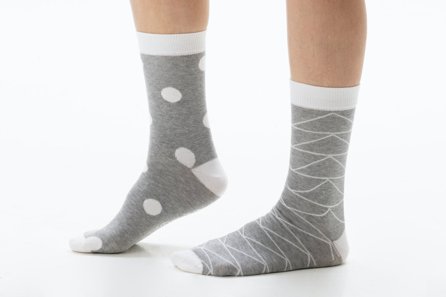 Chaussettes dépareillées grises coton BIO pour un look élégant et décalé