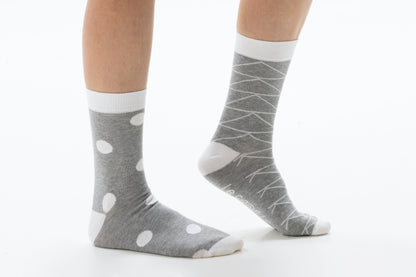 Chaussettes dépareillées grises coton BIO pour un look élégant et décalé