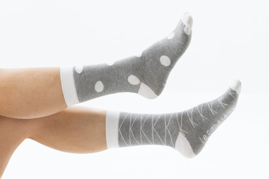 Chaussettes dépareillées grises coton BIO pour un look élégant et décalé
