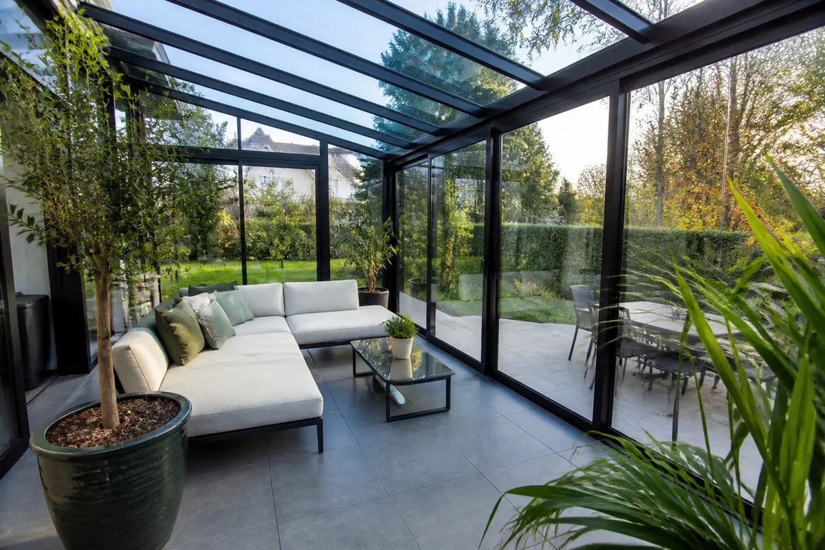Jardin d’hiver moderne : Comment l’aménager avec style et confort ?
