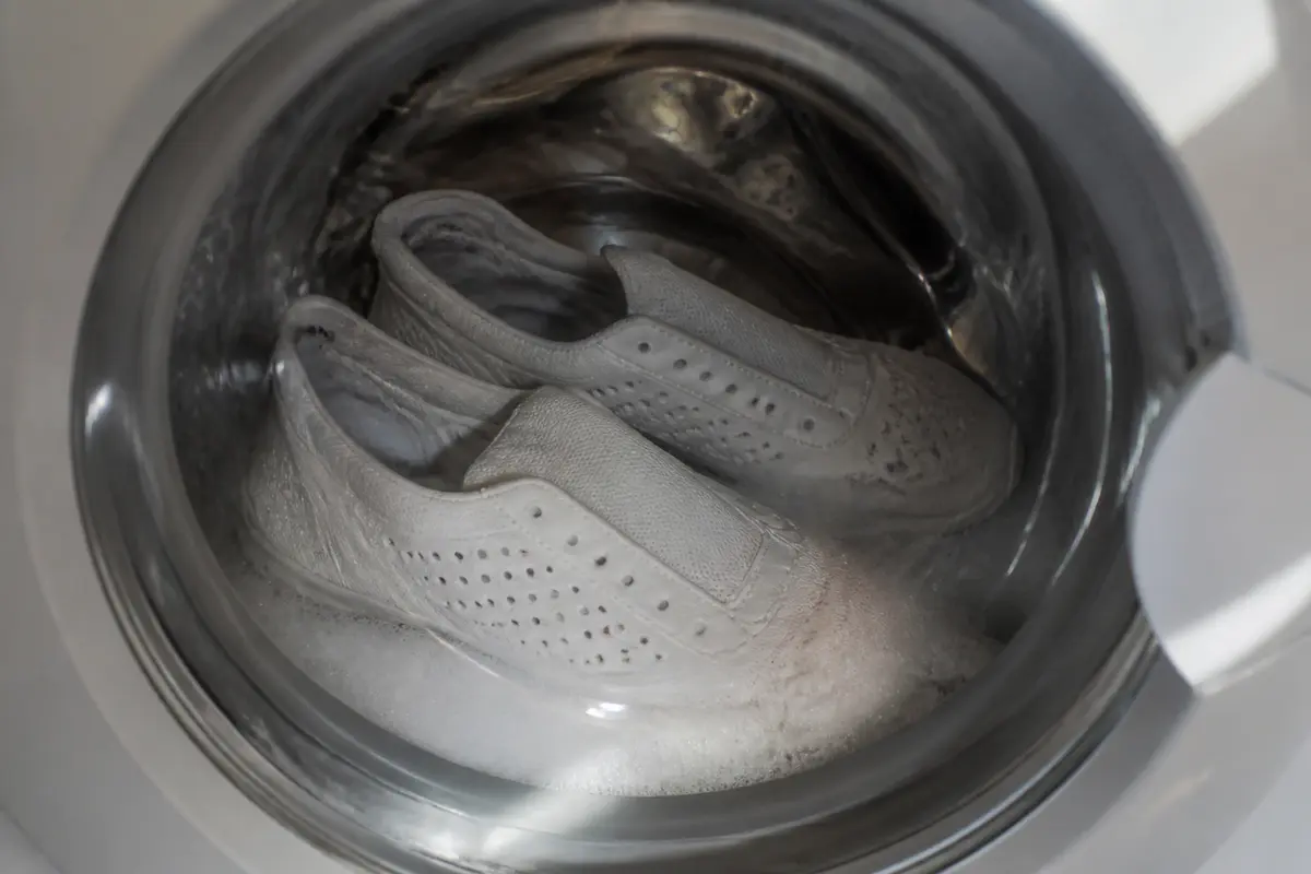 Laver des baskets en machine : Comment faire sans les abîmer ?