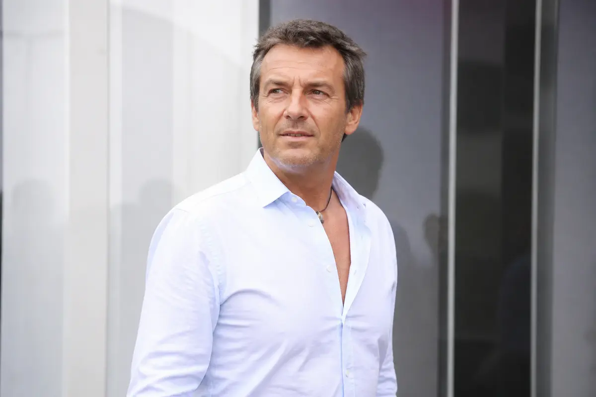 Taille de Jean-Luc Reichmann : Combien mesure l’animateur ?